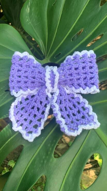 Cheerful bow hair tie