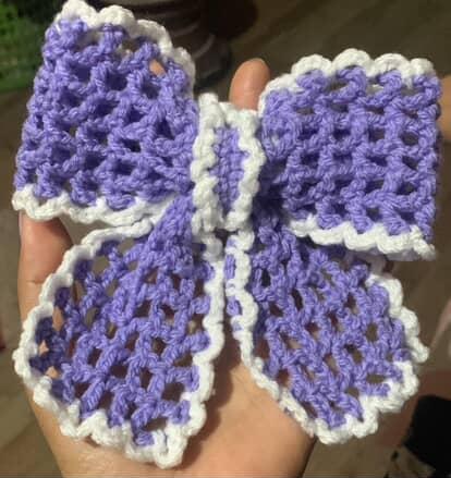 Cheerful bow hair tie